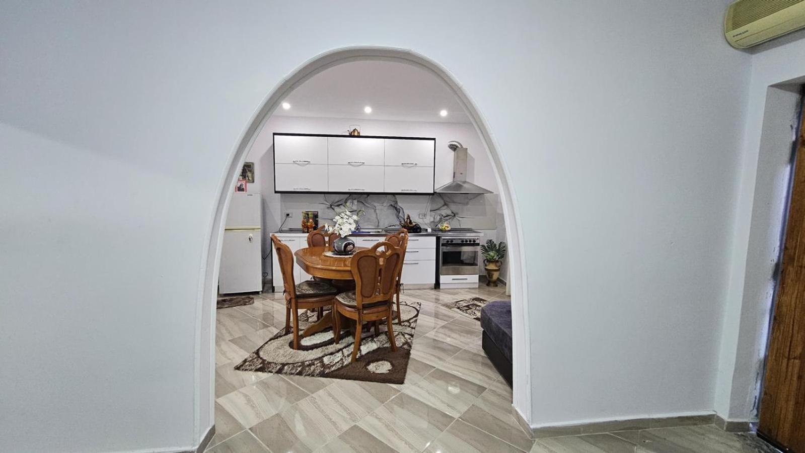 Guesthouse Albi بيرات المظهر الخارجي الصورة