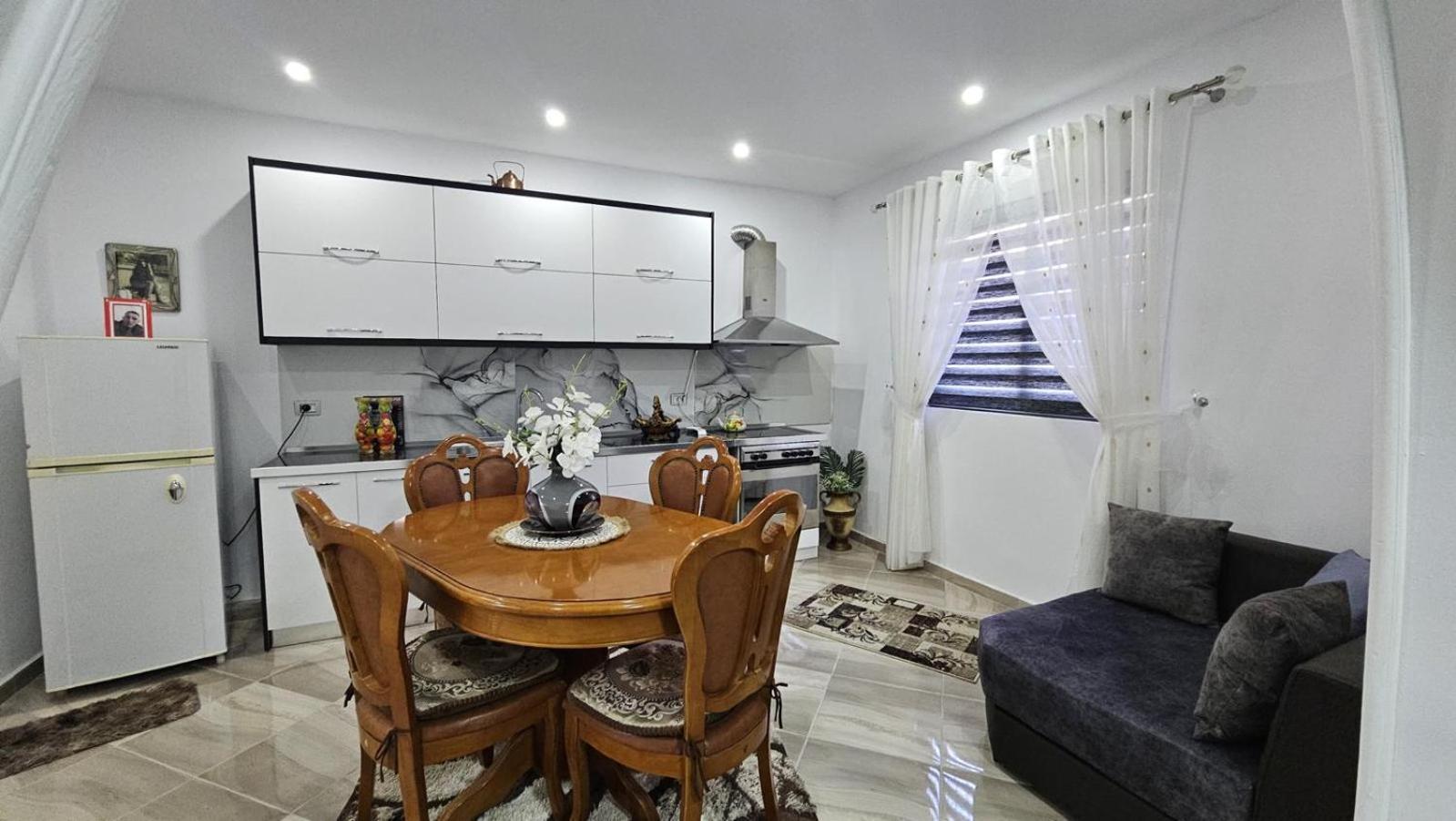 Guesthouse Albi بيرات المظهر الخارجي الصورة