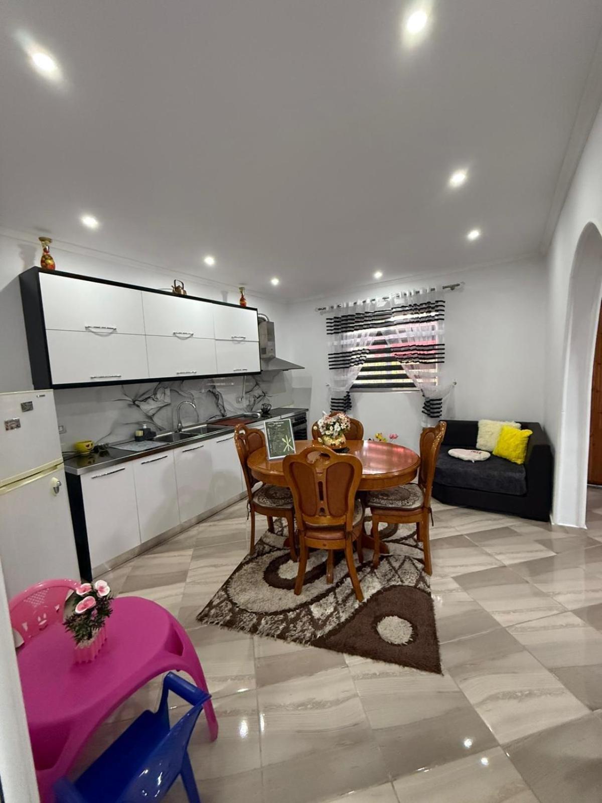 Guesthouse Albi بيرات المظهر الخارجي الصورة